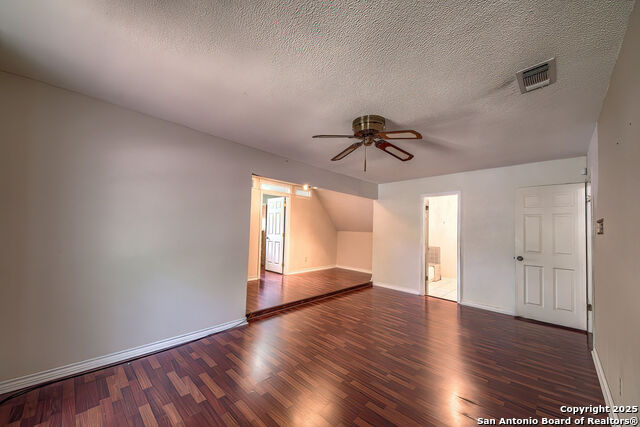 Listing photo id 20 for 3035 Laura Lee Way