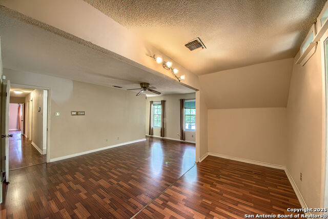 Listing photo id 21 for 3035 Laura Lee Way