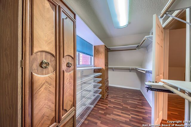 Listing photo id 22 for 3035 Laura Lee Way