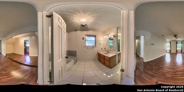 Listing photo id 23 for 3035 Laura Lee Way