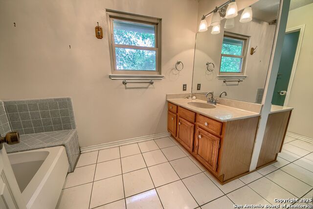Listing photo id 24 for 3035 Laura Lee Way