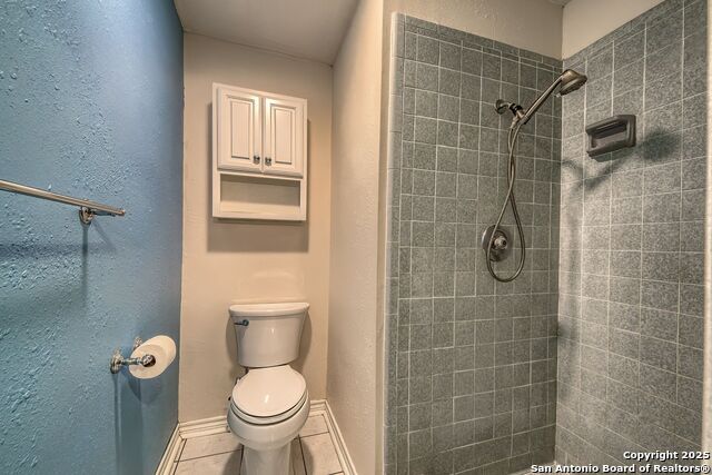 Listing photo id 26 for 3035 Laura Lee Way