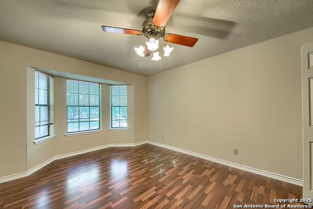 Listing photo id 27 for 3035 Laura Lee Way