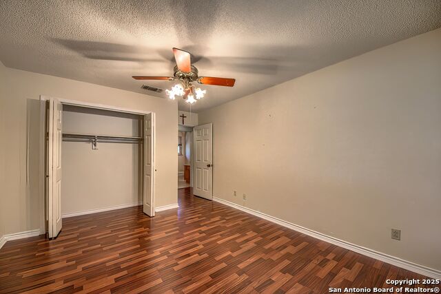 Listing photo id 28 for 3035 Laura Lee Way