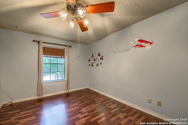 Listing photo id 29 for 3035 Laura Lee Way