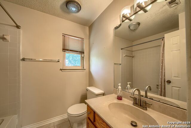 Listing photo id 31 for 3035 Laura Lee Way