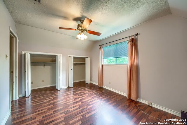 Listing photo id 32 for 3035 Laura Lee Way