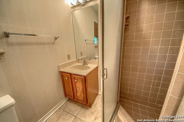 Listing photo id 33 for 3035 Laura Lee Way