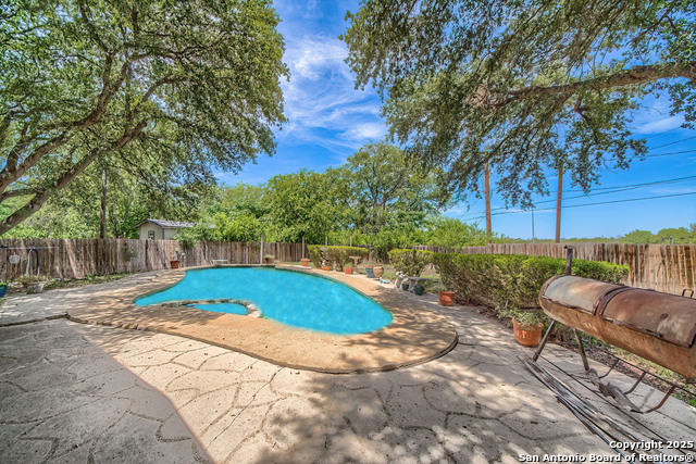 Listing photo id 35 for 3035 Laura Lee Way