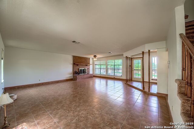 Listing photo id 3 for 3035 Laura Lee Way