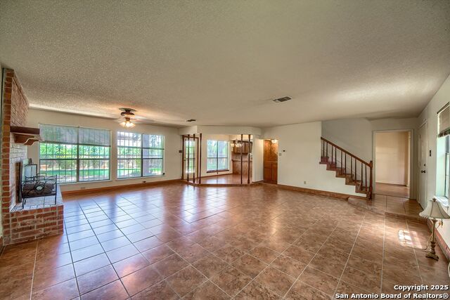 Listing photo id 5 for 3035 Laura Lee Way