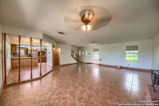 Listing photo id 6 for 3035 Laura Lee Way