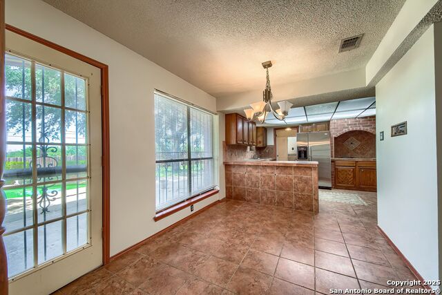 Listing photo id 7 for 3035 Laura Lee Way