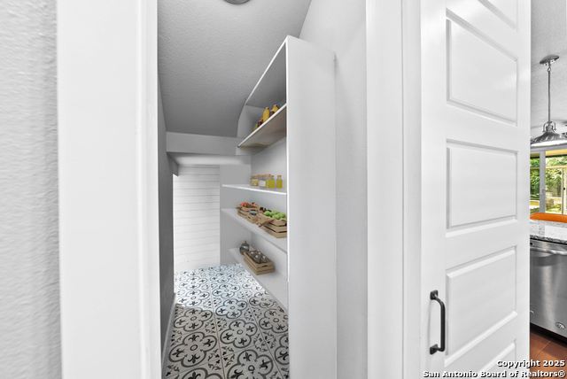 Image 6 of 28 For 412 Natalen  