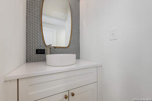 Image 30 of 50 For 1001 Lakeshore