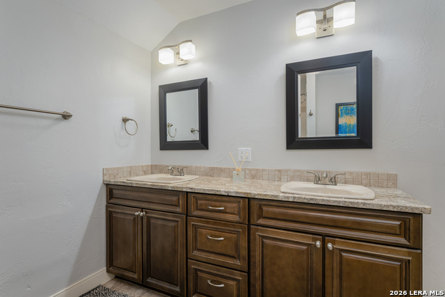 Image 44 of 50 For 1001 Lakeshore