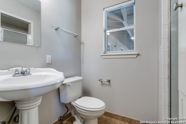 Image 10 of 12 For 3107 Leyte St