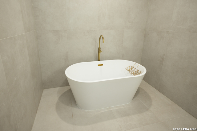 Image 12 of 21 For 2215 Lake Louise