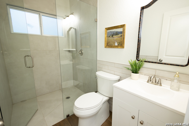 Image 14 of 21 For 2215 Lake Louise