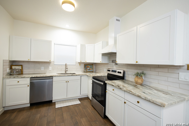 Image 5 of 21 For 2215 Lake Louise