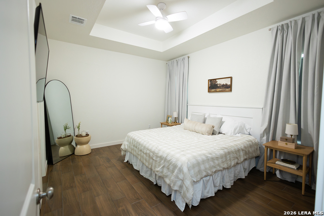 Image 8 of 21 For 2215 Lake Louise