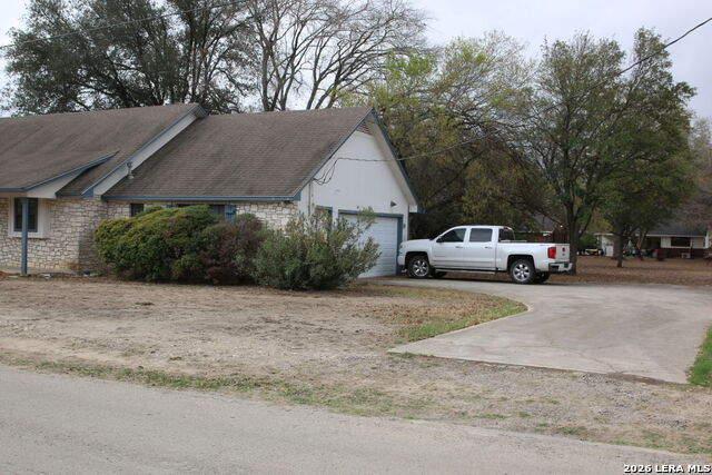 Listing photo id 1 for 802 Athens  