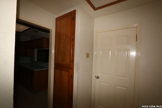 Listing photo id 28 for 802 Athens  