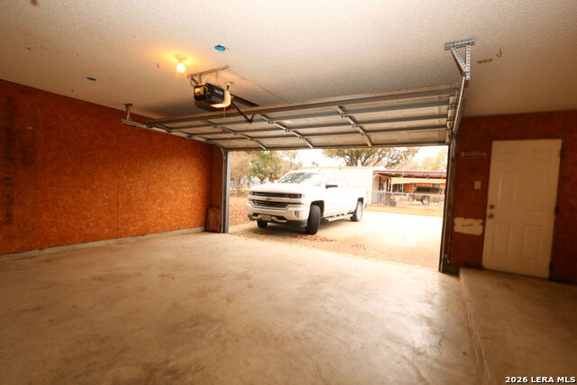 Listing photo id 31 for 802 Athens  