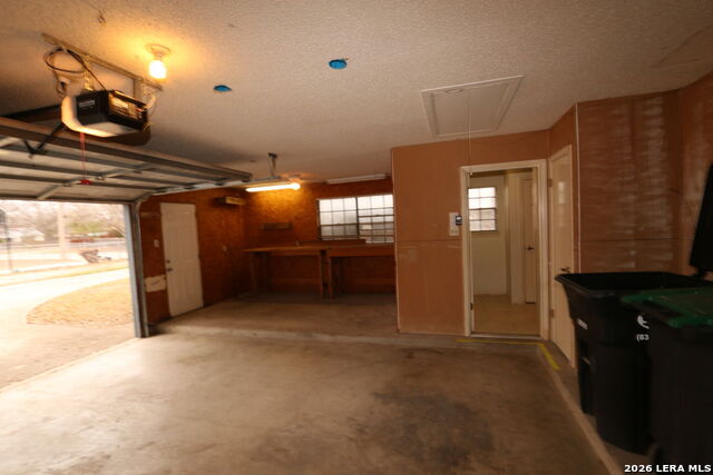 Listing photo id 32 for 802 Athens  