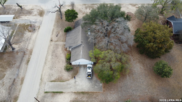 Listing photo id 37 for 802 Athens  