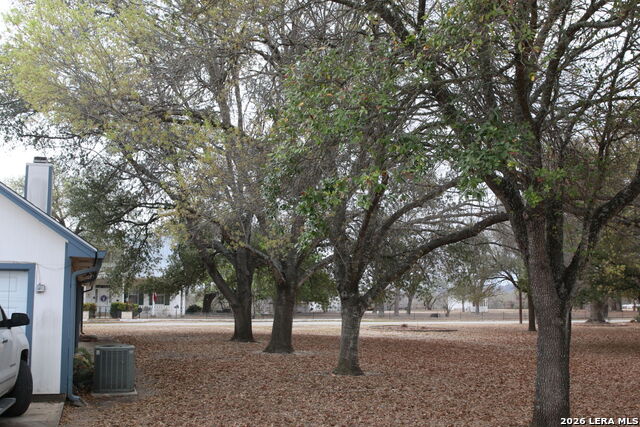 Listing photo id 3 for 802 Athens  