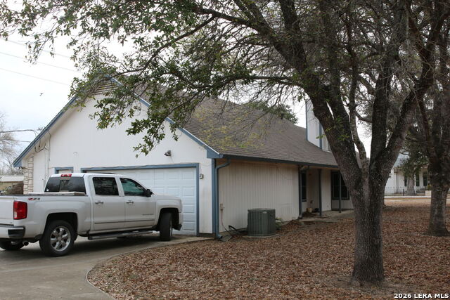 Listing photo id 4 for 802 Athens  