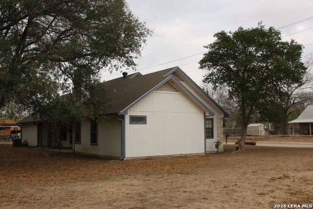 Listing photo id 6 for 802 Athens  