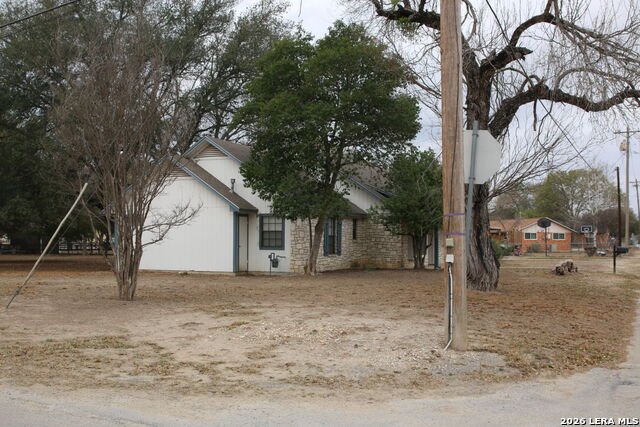 Listing photo id 7 for 802 Athens  