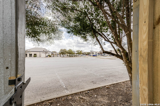 Image 33 of 37 For 18815 Agincourt