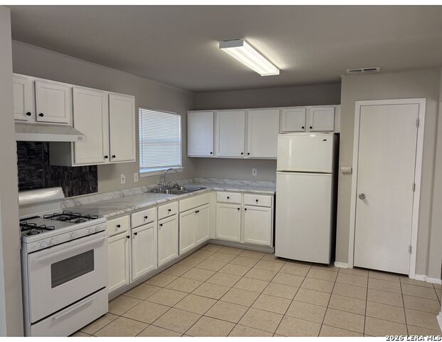 Image 4 of 28 For 3935 Starhill