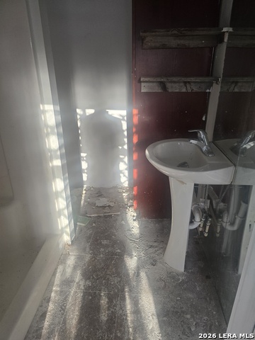 Image 20 of 27 For 306 Huff E 