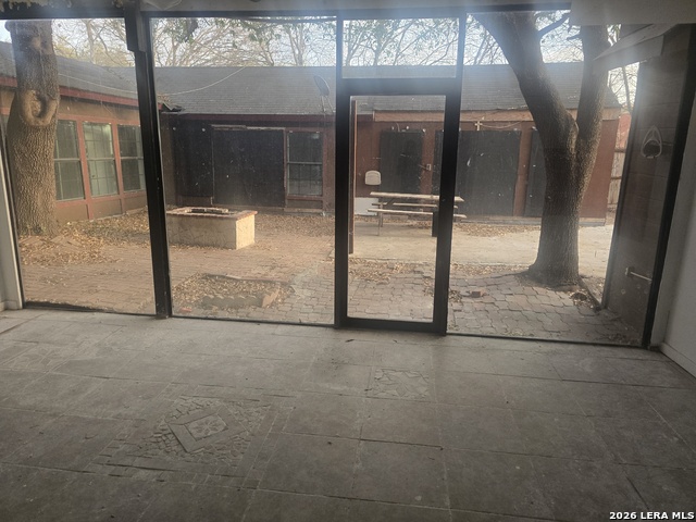 Image 23 of 27 For 306 Huff E 