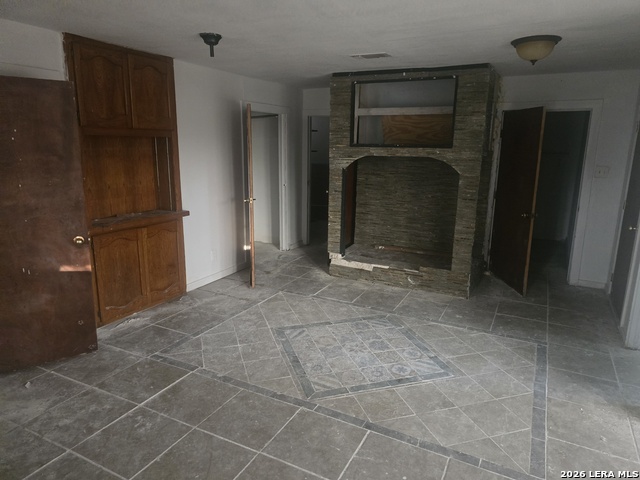 Image 24 of 27 For 306 Huff E 