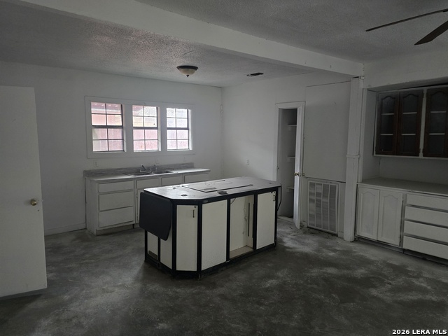 Image 9 of 27 For 306 Huff E 