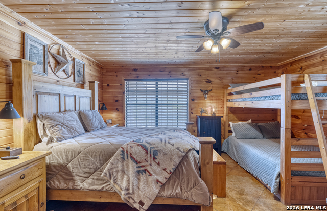 Image 23 of 39 For 416 Canyon Oaks Dr.