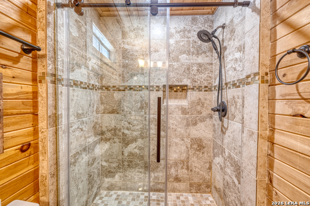 Image 32 of 39 For 416 Canyon Oaks Dr.