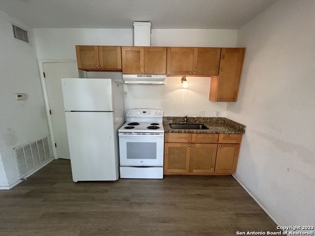 Image 4 of 13 For 816 Rivas St  C