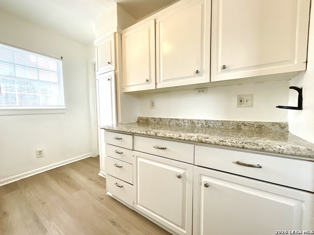 Listing photo id 8 for 602 Lovett  5