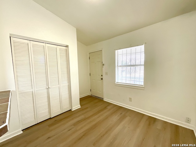 Listing photo id 2 for 602 Lovett  5