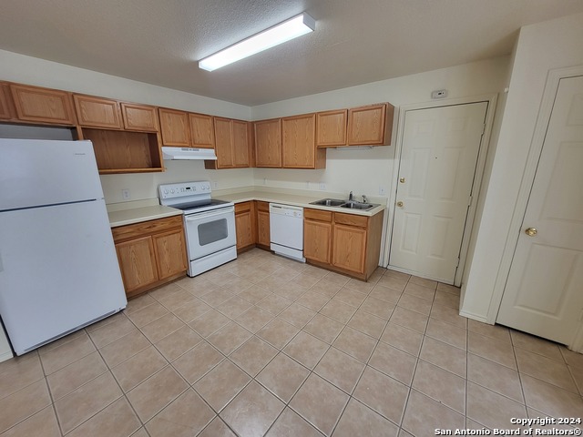 Image 4 of 13 For 3848 Maverick Creek Rd