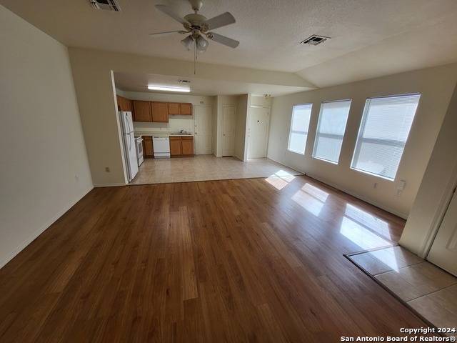 Image 5 of 13 For 3848 Maverick Creek Rd