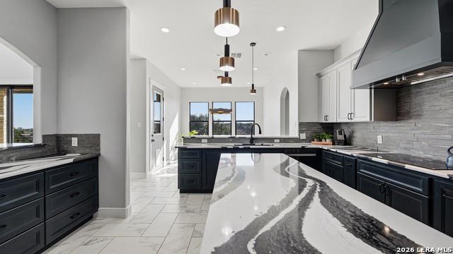 Image 15 of 66 For 2587 Falling Oak