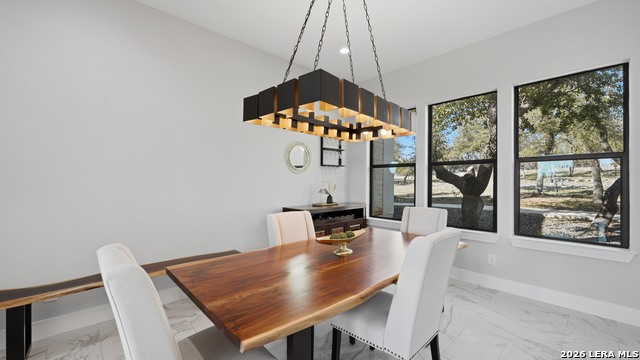 Image 20 of 66 For 2587 Falling Oak