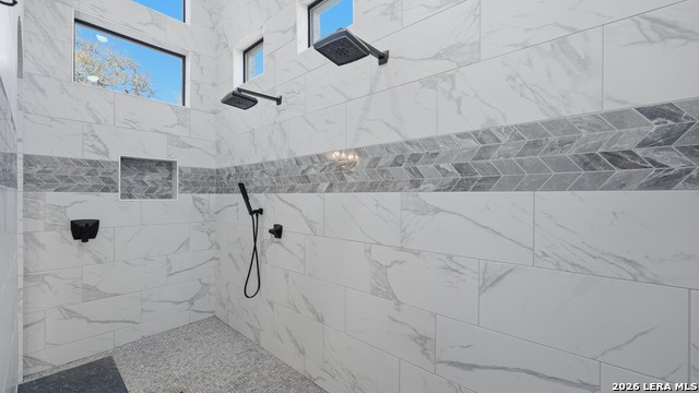 Image 26 of 66 For 2587 Falling Oak